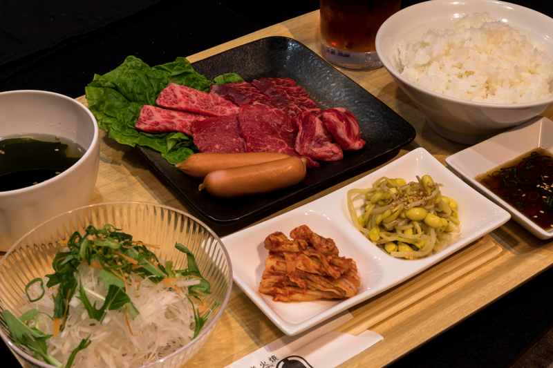 ランチメニュー 炭火焼肉 なら八定食 塩タン定食など
